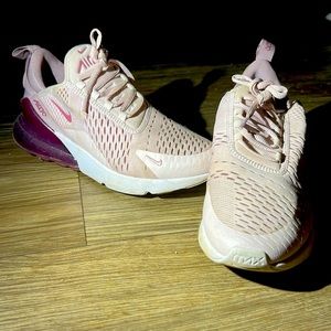 Nike Air Shoes Size 9. Very comfy!